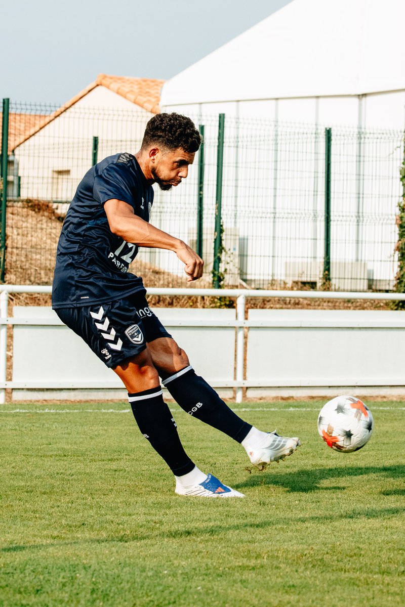 girondins's tweet photo. C'est reparti à Chauray avec deux changements : Nadjib Cissé et Pierre Lavenant ont laissé leur place à Almamy Touré et Mathieu Dauriac 🔁

#AllezBordeaux https://t.co/IIeZjTiPxC