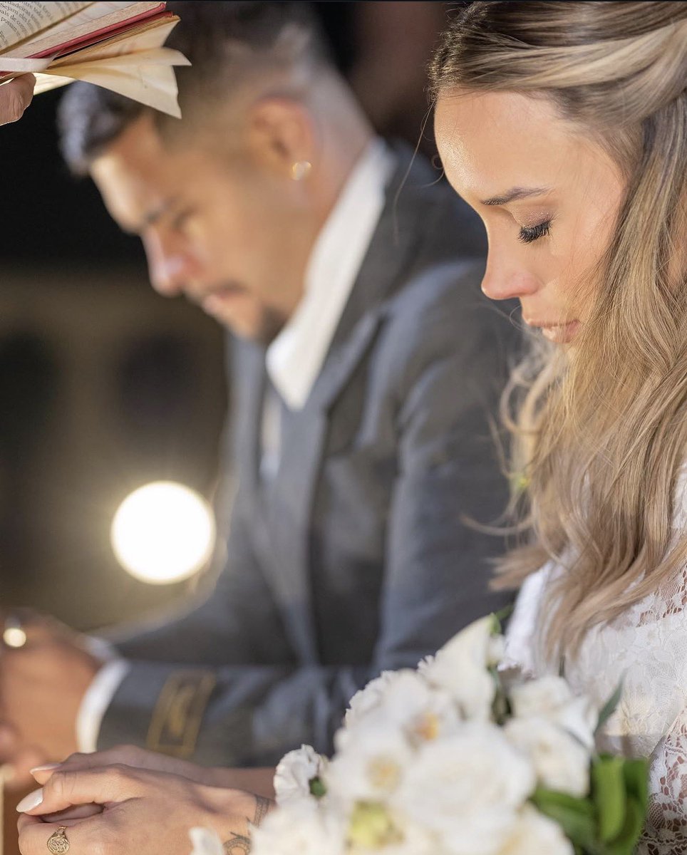 runofanpag's tweet photo. 🙏❤️💍😭 https://t.co/FxR5AGUBrK