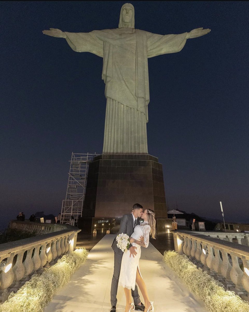 runofanpag's tweet photo. 🙏❤️💍😭 https://t.co/FxR5AGUBrK