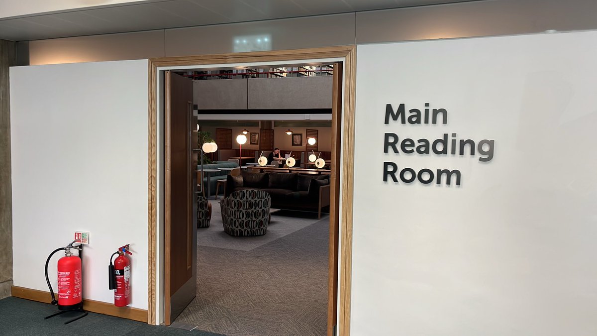 FeritBelder's tweet photo. Such a lovely surprise at SOAS :) The new reading room tempts readers to spend the whole day there, despite the extremely hot weather. https://t.co/i3cP4mZ7I0