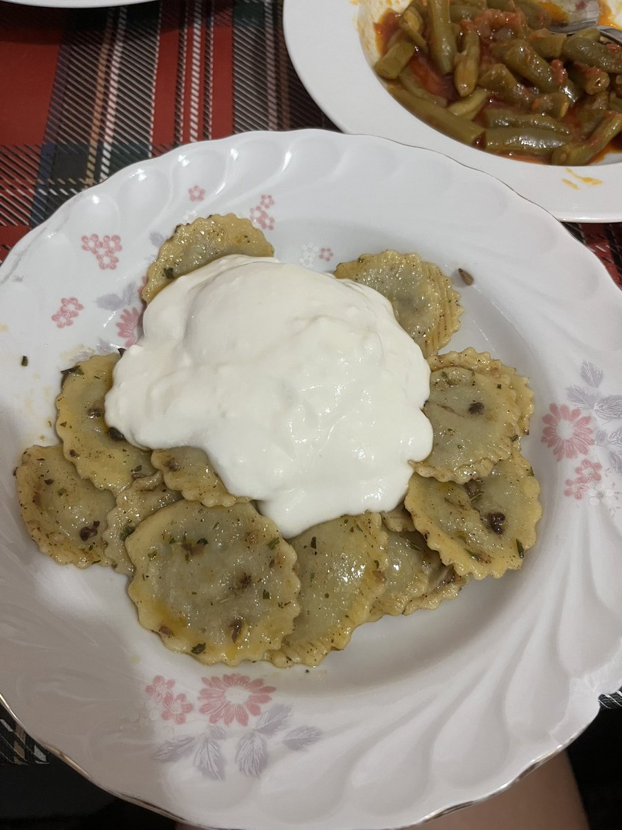 crookedom's tweet photo. bugun bir vejetaryen olarak ne yedim 
gun #5
mantar dolgulu ravioli &amp; taze fasulye 🫶 https://t.co/SVN5bJ5gN6