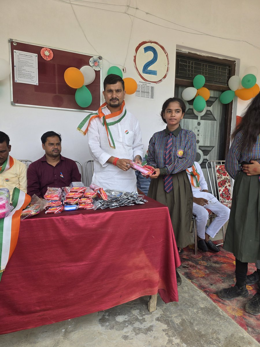 BjpAtulSingh's tweet photo. स्वतंत्रता दिवस 80वें वर्षगांठ के अवसर पर 
1_  सरस्वती शिशु मन्दिर यादोराय शादीपुर में ।
 2_ कम्पोजिट विद्यालय जमुवारी मुसाफिरखाना में
3_ श्री बालाजी मॉडल पब्लिक स्कूल किशुनगढ़ नेवादा शाहगढ़ में 
4_  शहीद स्मारक कादूनाला पर आयोजित लोकगायन आल्हा के कार्यक्रम में सम्मिलित हुआ। https://t.co/X5Sy4K5zzn