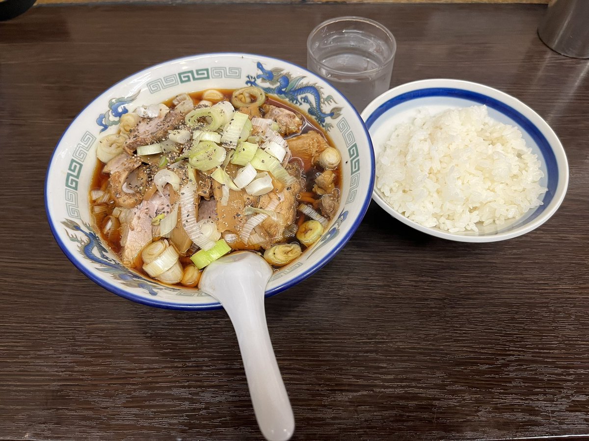 debopoputo53's tweet photo. 西町大喜なう。
元祖富山ブラック🍜
暑い時期のこの味がしみる〜‼︎
#西町大喜 #富山ブラック https://t.co/nNqjLbP5Oa