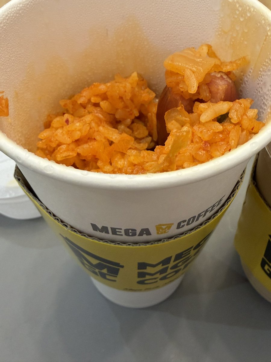 prort_dh's tweet photo. 메가커피 김치볶음밥을 해외에서도 팔다니 https://t.co/41b1V5eYJr