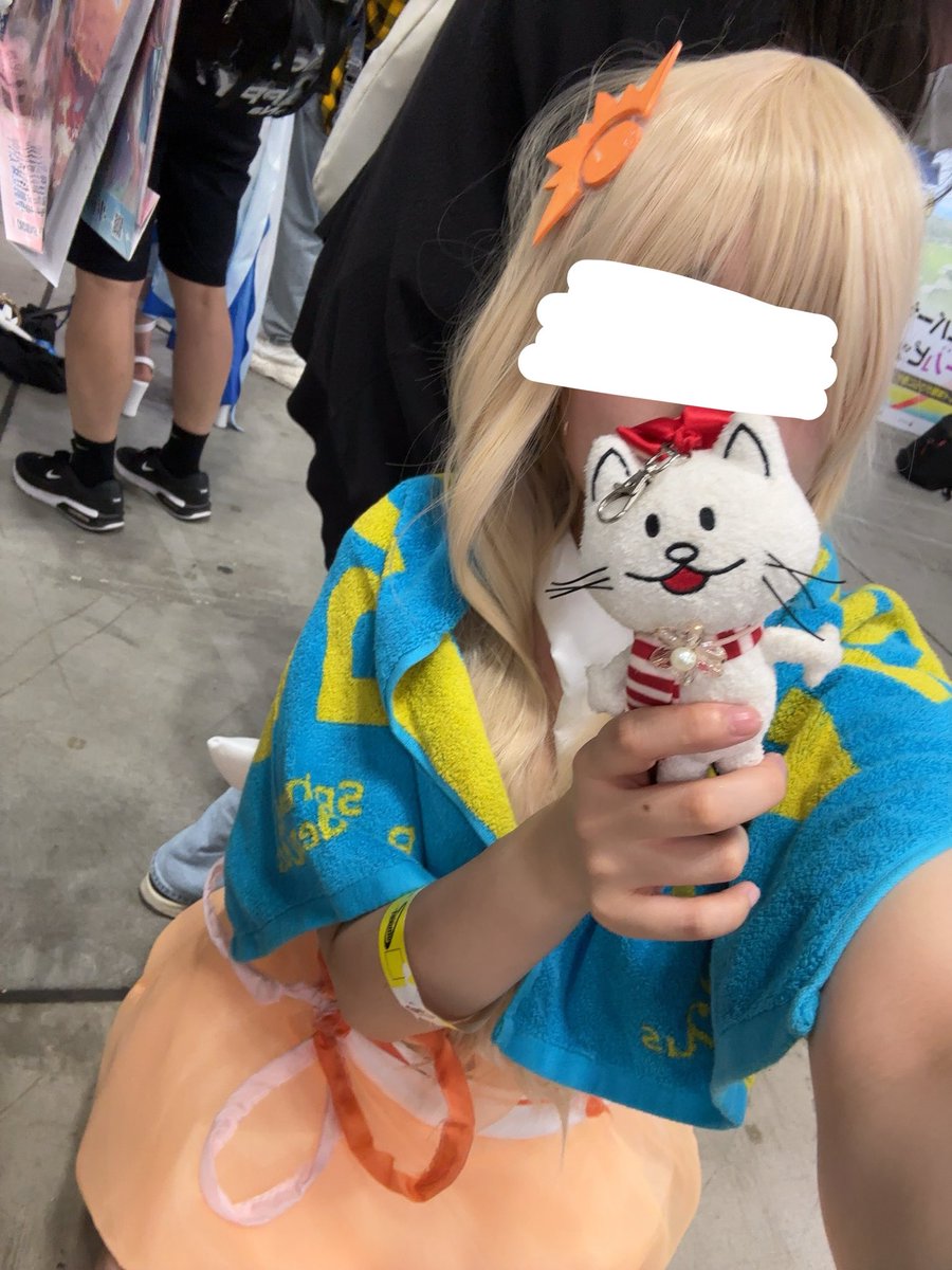 3sun_lightmoon's tweet photo. ⚠️閲覧注意！
急な自我失礼します！！

コミケ参加してきましたー！
一応、

ray 
超かぐや姫！Version
の衣装のつもりです！

下手なりに衣装、頑張った😭😭

MV見た時から絶対この衣装着たくて
BUMPも超かぐや姫も好きだから、”rayはBUMPの曲なんだぞー！”
って！表現したかったからコスプレした！ https://t.co/f1sqAmdBof