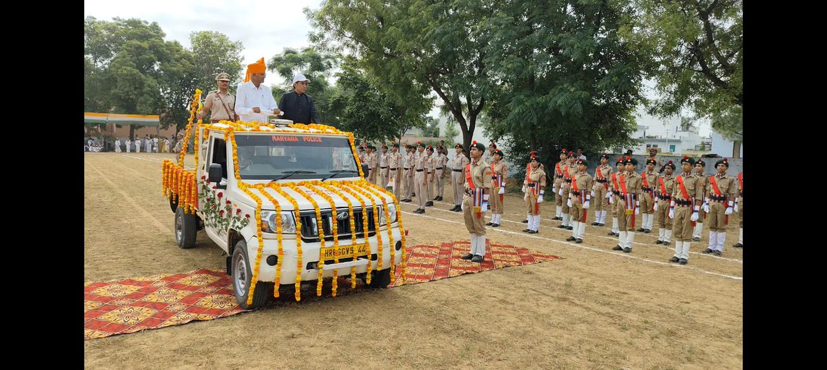dipronarnaul's tweet photo. पितामह कान्हा सिंह राजकीय महाविद्यालय कनीना में उप मंडल स्तर पर आयोजित 80 वें स्वतंत्रता दिवस समारोह में महेंद्रगढ़ विधायक कंवर सिंह यादव ने मुख्य अतिथि के तौर पर शिरकत की। मुख्यातिथि ने राष्ट्रीय ध्वजारोहण कर परेड का निरीक्षण किया तथा मार्च पास्ट की सलामी ली। https://t.co/U9SGm2VEAb