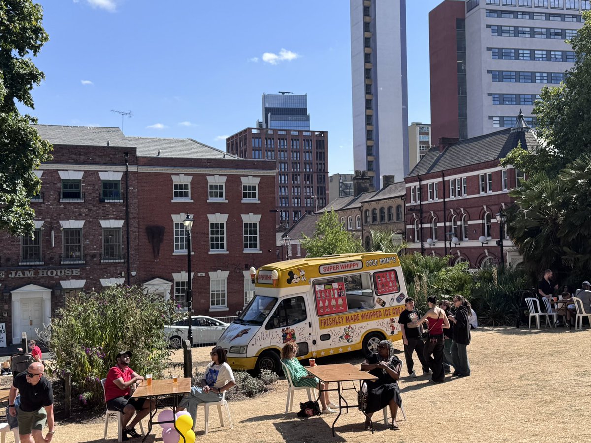 StPaulsChurchJQ's tweet photo. #JQFete and #JQArtisanMarket in full swing
Now until 5pm!
#JQFood #JQDrink #JQMusic #JQLife https://t.co/9IouJVZqEq