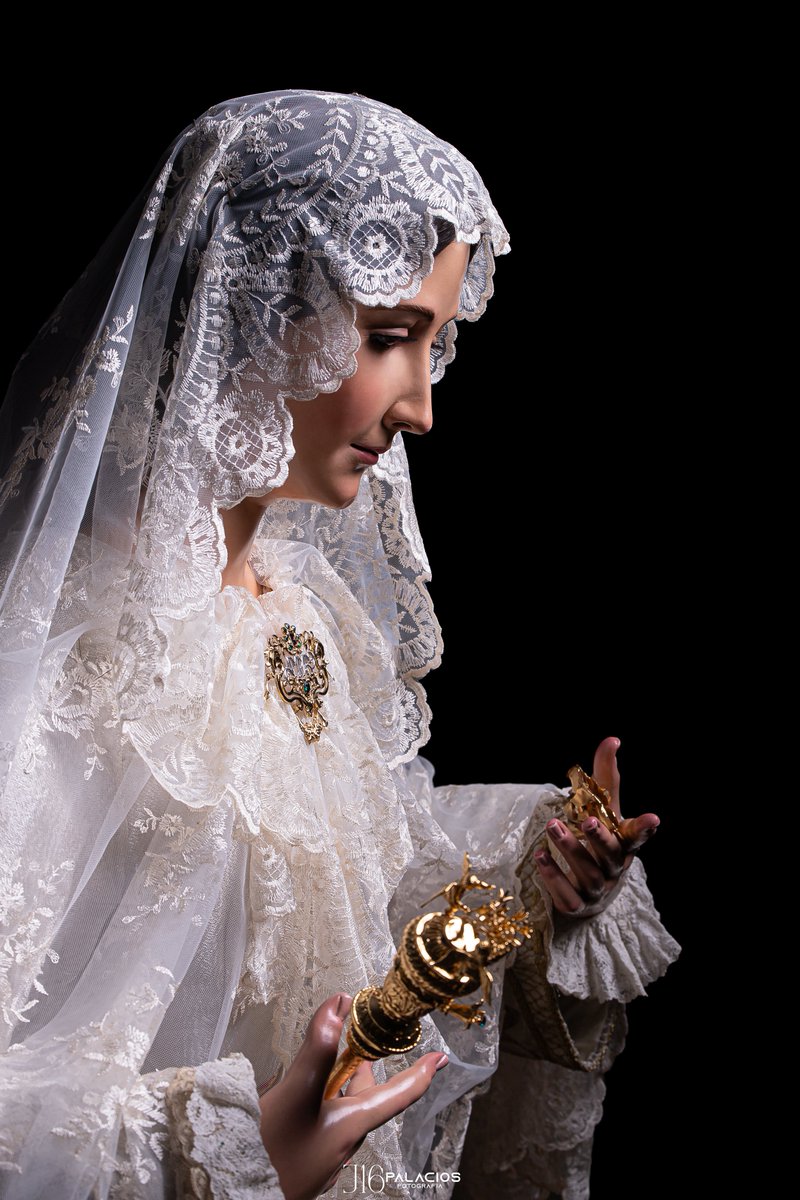 j16photos's tweet photo. "María, Asunta al cielo, estrella de esperanza y Madre nuestra, ruega por nosotros" - Maria Santísima del Amparo
@pollinicamalaga
#cofradiasmlg #pollinica #asuncion #amparo #DomingoDeRamos https://t.co/kkGNmxvLr8