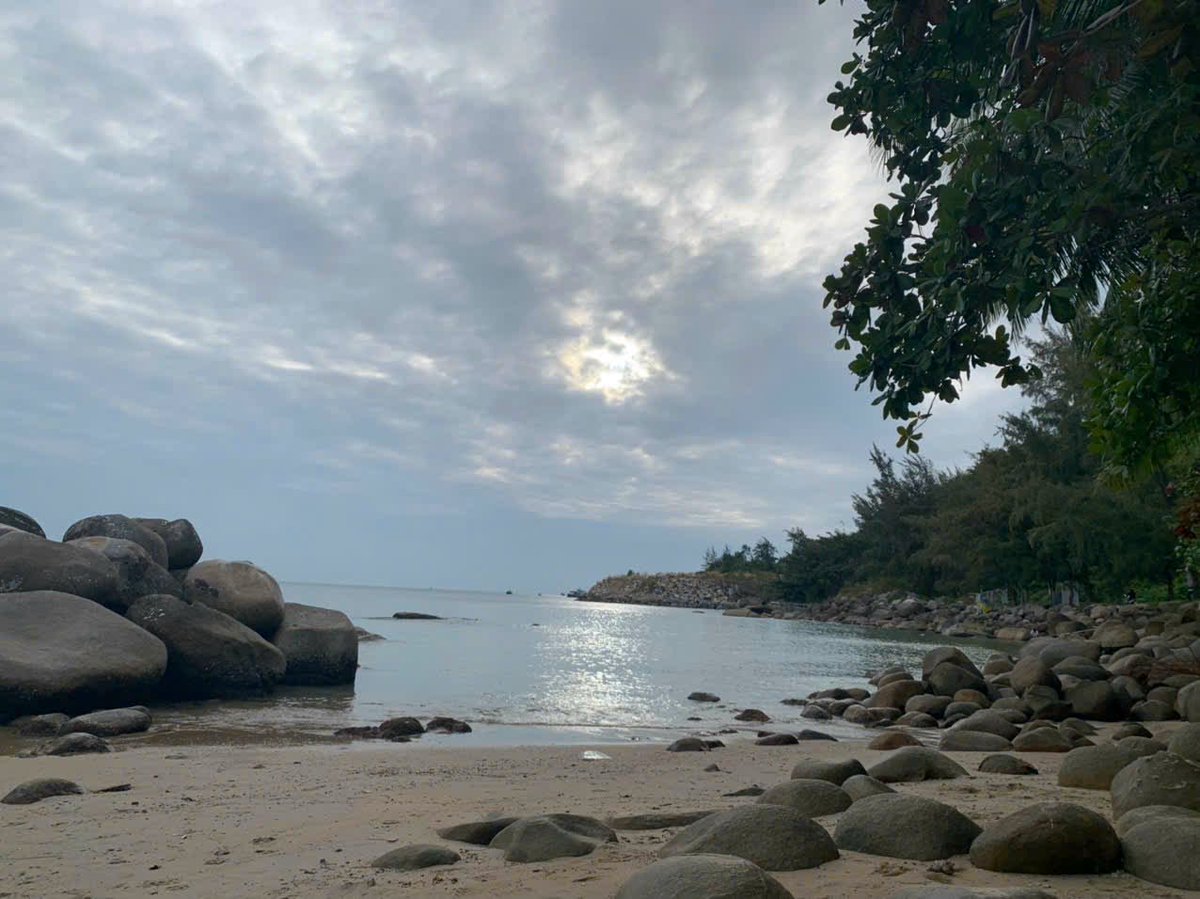 co_longphuquoc's tweet photo. Quê tôi đó mọi người thấy có đẹp k,biển hòn Sơn bg cũng êm ả như người con gái ở nơi này luôn hiền lành đậm chất như biển ❤️❤️👄👄🌹🌹🌹🌹🌹 https://t.co/RxTgR8JW4T