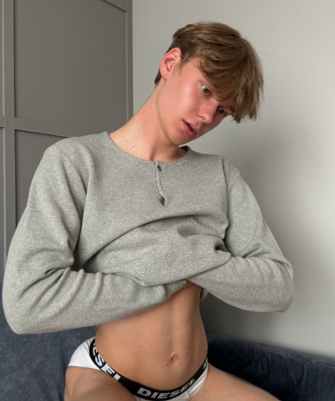 alfietwinkx's tweet photo. Don’t stare too long… you might get addicted 
Telegram 👇 
https://t.co/puTLK7ELpG https://t.co/8E22teFhiu