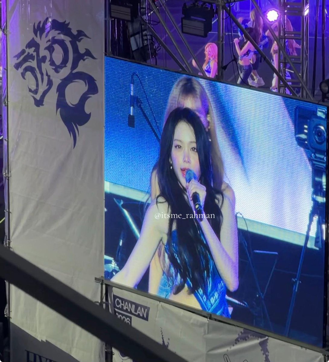 pinkeuberys's tweet photo. #CARMEN big screen beneran segacorr dan secantik itu setuju ga?? definisi dari cantik itu ya carmen, muka kecil iya, tegas juga iya, proporsi muka dia beneran yang pass gitu takarannya alias perfect 😭💗💗💗 https://t.co/XQMeaegaPA