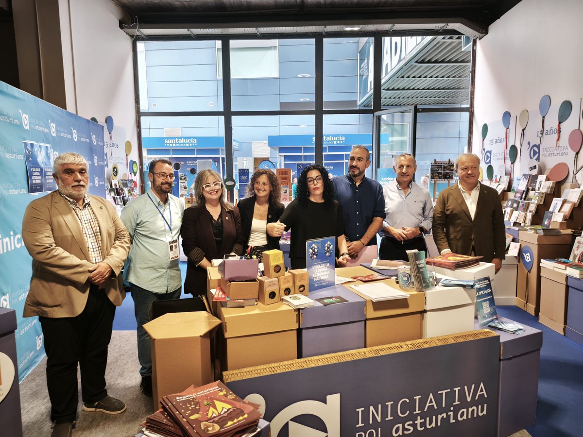 Educastur's tweet photo. 👅🤰🏼 Las consejeras de Educación, Eva Ledo, y de Cultura, Vanessa Gutiérrez, han participado hoy en los actos del V Día de la Llingua Asturiana en la #FIDMA2026, con visita a los pabellones de Iniciativa pol Asturianu,, Migaya, Ver Asturies + Conceyos Prestosos y MásNorte. https://t.co/40shlpfYCA