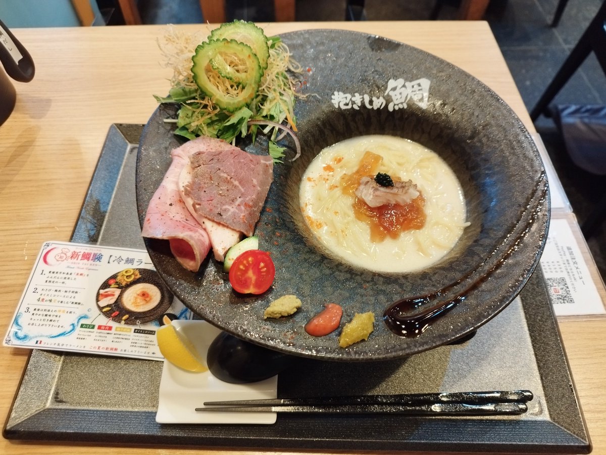 chiro201506's tweet photo. 名古屋帰ってきました！
ラジェマヨさんの側の鯛ラーメン食べて、串かつ食べて、551買って、食べ物も満喫しました🍴
来週から仕事頑張れそうです✨ https://t.co/5P0RnWaicG