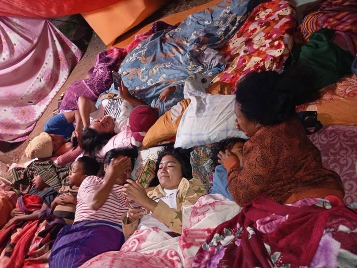 IndonesiaFedera's tweet photo. Hampir setiap 30 menit gempa ringan. Tolong kami Tuhan 🙏🏻🙏🏻🙏🏻😭😭
Ampuni Kami yg Berdosa Ini🙏🏻🙏🏻 https://t.co/ikcF14J7iV