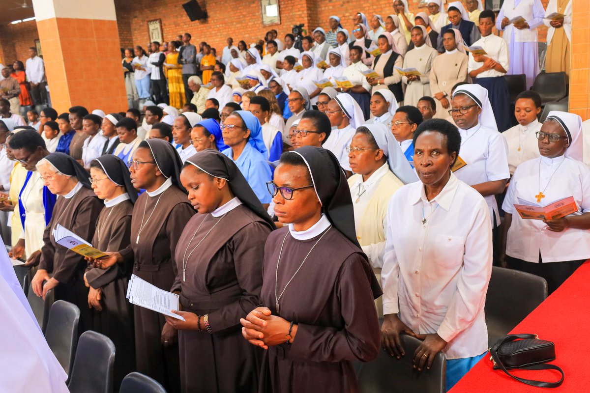 ArchKigali's tweet photo. Paruwasi Cathédrale Saint Michel, ya #ArchKigali kuri uyu wa gatandatu tariki ya 15/08/2026, ku munsi mukuru w'ijyanwa mu ijuru rya Bikira Mariya, yahimbaje Yubile y'Imyaka 50 imaze ishinzwe (1976 - 2026), mu gitambo cy'Ukaristiya cyo gushimira Imana cyatuwe na @KambandaAntoine https://t.co/2IpHQnU39Z