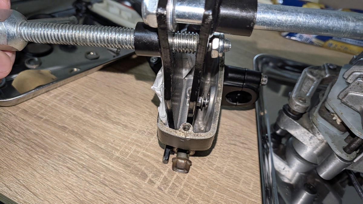 os70608183's tweet photo. 時間があるので点検窓も取っておきます、自分の部屋なので快適でした。 https://t.co/OaUA4jFUC2
