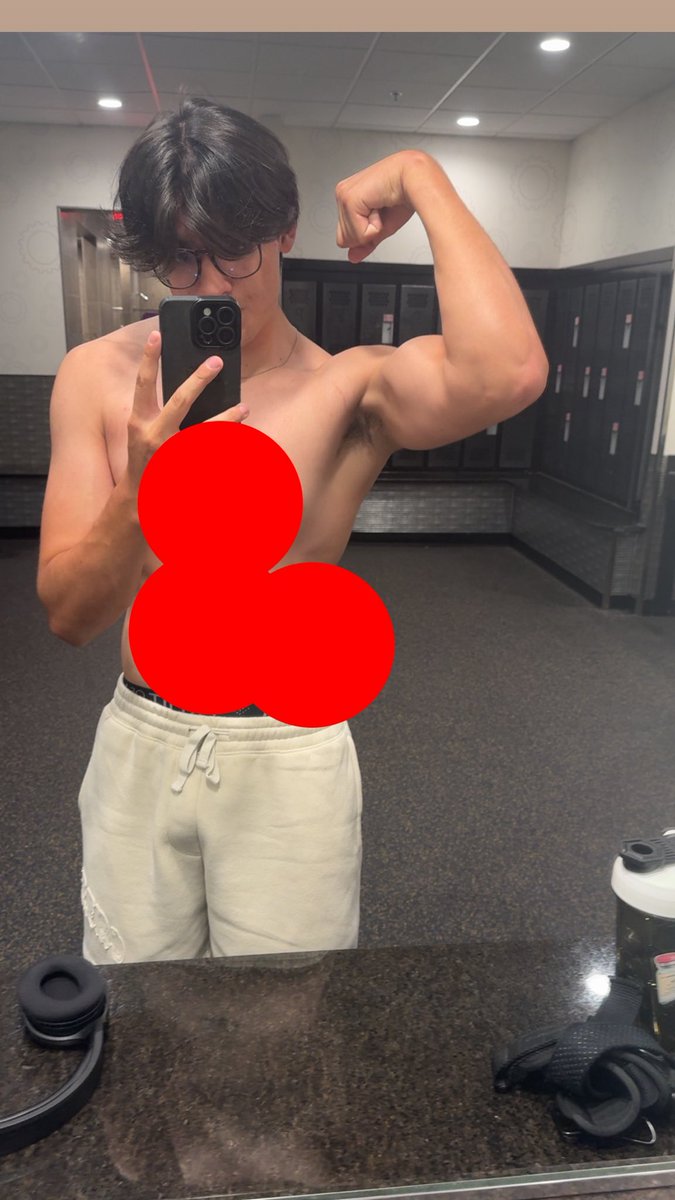 gonegonegonefvr's tweet photo. Biceps rn https://t.co/wuwIOfcnp1