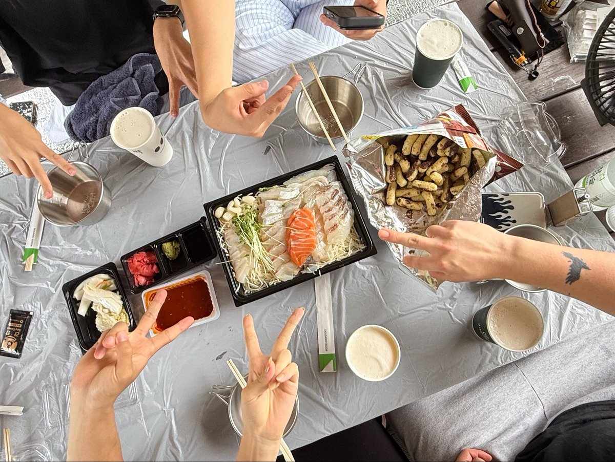 U_00_BAB's tweet photo. 행복하게 잘 지내고 계신가요
저는 회사 일이 바빠 맛있는 걸 올릴 수가 없었어요
오랜만에 여름 휴가를 나왔습니다
여러분 행복한 여름 보내세요 ❤️ https://t.co/P4c3ulZoT7