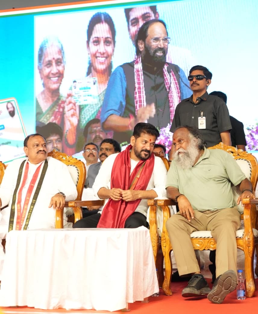 ImJaggaReddy's tweet photo. జగ్గారెడ్డి కూతురు జయారెడ్డిని ఆప్యాయంగా పలకరించిన సీఎం రేవంత్ రెడ్డి..
#Jaggareddy #CMRevanthReddy #Jayareddy #Sangareddy #Congress https://t.co/QCUwiAKmqR