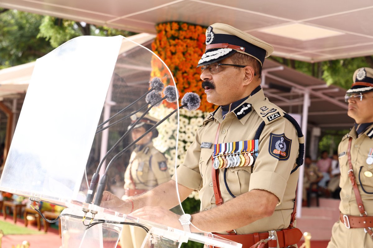 svpnpahyd's tweet photo. Shri Sujeet Pandey, IPS, Director, SVPNPA, inspected the Independence Day parade at Academy. It
was commanded by Ms Tejasvi Deshpande, IPS Probationer of 78 RR. 

Director addressed the gathering and emphasized the values of discipline, unity, and commitment towards Nation. https://t.co/7l7rY2M3I3