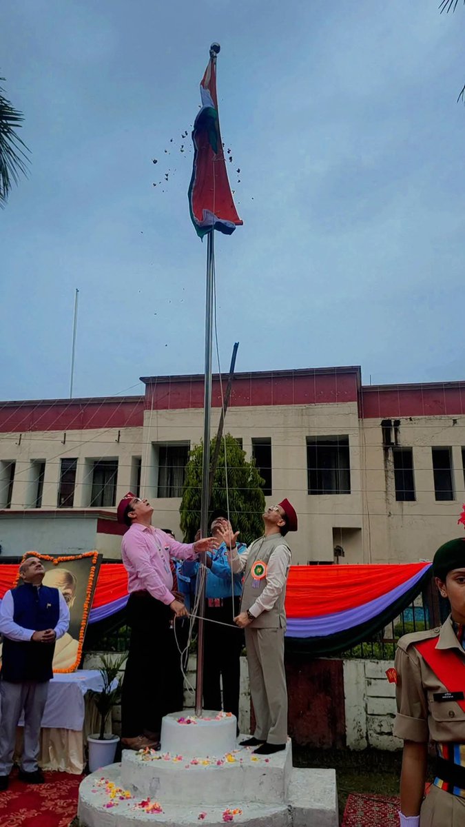 kmr_aj's tweet photo. 'देश के प्रति समर्पण भाव से मनाया गया 80वाँ स्वतंत्रता दिवस उत्सव'
@OfficialHnbgu कुलपति आदरणीय प्रो० श्री प्रकाश सिंह(@spsinghdu)सर की विश्वविद्यालय परिवार को शुभकामनाएं।🇮🇳
https://t.co/p8JzFWVYu7
https://t.co/wK3JYDft0t
https://t.co/3P87WzVwOB
https://t.co/15R8Wywhow
@PMOIndia https://t.co/gVR1XfV7Nj