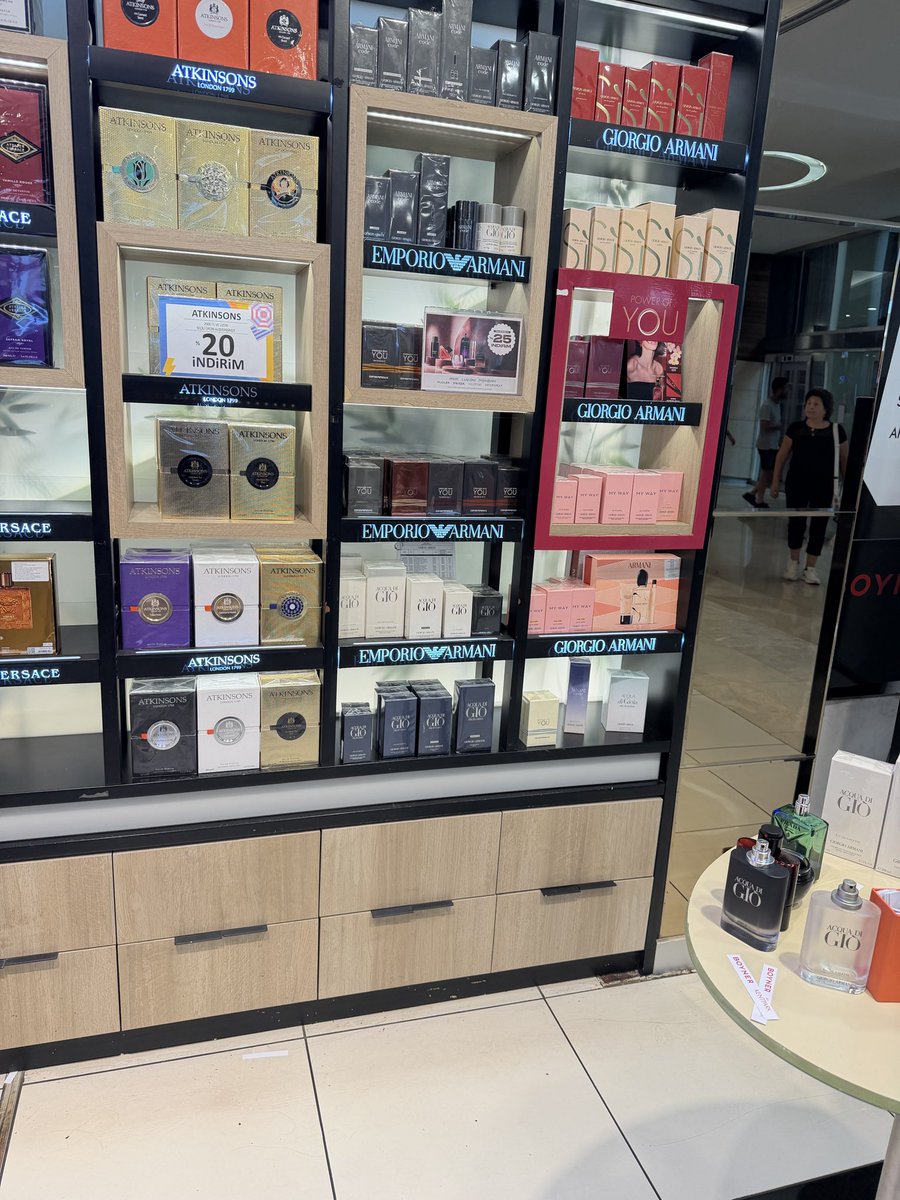 Haydaroz_7171's tweet photo. En sevdiğim yerde
En sevdiğim reyondayım🛍️🛒💸
#alışveriş #koku https://t.co/K6Q78m5ztS