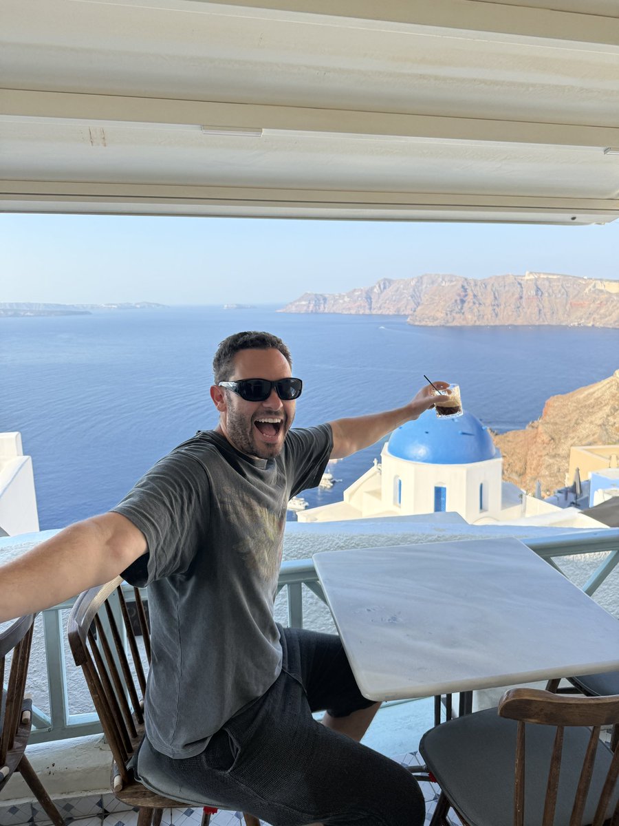 timothysykes's tweet photo. Gooooooooooood morning from #santorini as it’s another beautifulllllll day and I’m blessed to be back in one of my favorite places in the world! Wherever you are this weekend, retweet this if you promise to have the best weekend EVER, but also promise to STUDY HAAAAAAAAAAAAARD! https://t.co/VNeOadeEqb