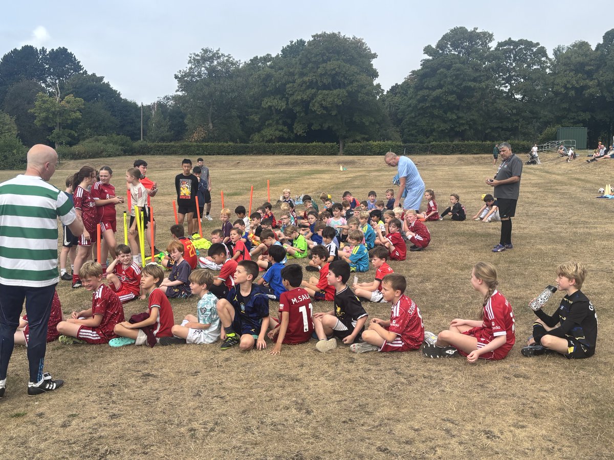 Kenny9Saunders's tweet photo. Once again great numbers at this morning’s first free coaching session at Calderstones Park, a  massive thanks you to everyone involved in making these  sessions happen every weekend #FreeFootball https://t.co/p6OSTpO823