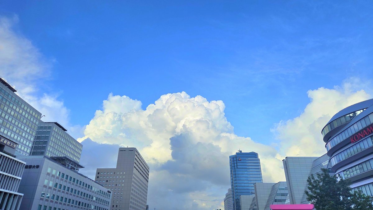 mst385's tweet photo. 12日のミュージカル～空がめっちゃ夏だった！ https://t.co/2dsg3Cnh9K