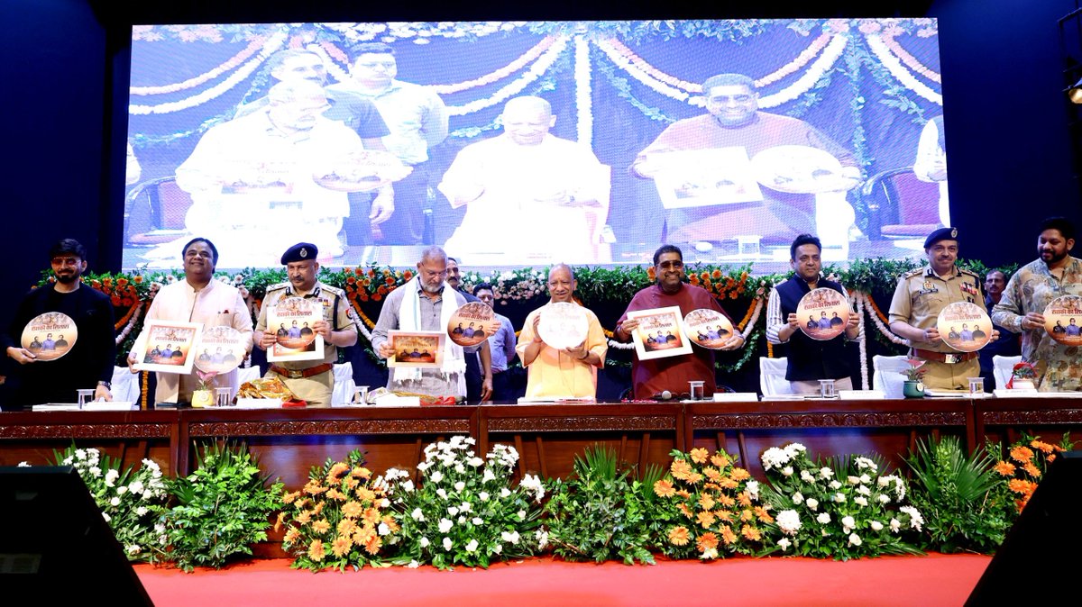 dgpup's tweet photo. दिनांक 14 अगस्त, 2026 को माननीय मुख्यमंत्री उत्तर प्रदेश, श्री योगी आदित्यनाथ जी की गरिमामयी उपस्थिति में यूपी पुलिस के एंथम ‘खाकी का सितारा’ के लोकार्पण के गौरवपूर्ण अवसर का साक्षी रहा।

यह एंथम केवल उत्तर प्रदेश पुलिस की उपलब्धियों का गीत नहीं, बल्कि वर्दी के पीछे मौजूद पुलिसकर्मी के ��ाहस, त्याग, अनुशासन, संवेदना और कर्तव्यनिष्ठा को स्वर देने का एक प्रयास है।

महानायक श्री अमिताभ बच्चन जी के प्रेरक काव्य-पाठ और श्री शंकर महादेवन जी के स्वर एवं संगीत ने इसे जीवंत किया। गीतकार श्री आलोक श्रीवास्तव जी , अभिनेता श्री करण आनन्द जी, निर्देशक श्री अमित सोनकर जी, डीओपी टीम प्रवीन तालान, रूपाली तालान, आशीष रमेश पांडेय एवं यूपी पुलिस सोशल मीडिया टीम का हृदय से आभार, जिनके समर्पित प्रयासों ने इस परिकल्पना को साकार किया।

हर दिन, बिना सुर्खियों की चाह के अपना कर्तव्य निभाने वाले हमारे पुलिसकर्मी ही ‘खाकी के असली सितारे’ हैं।

#KhakiKaSitara #UPPAnthem #UPPolice