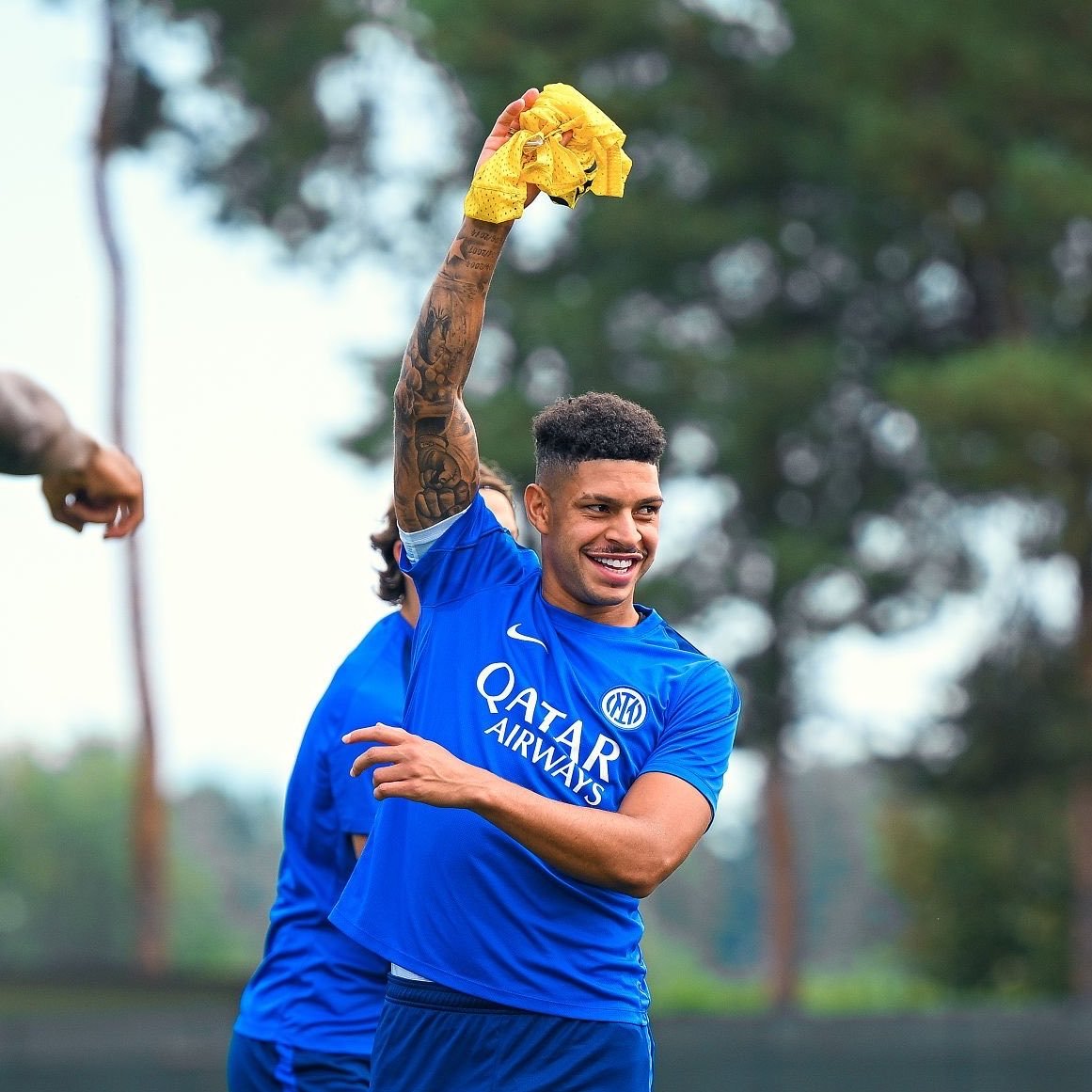 Roma_Xtra's tweet photo. 🚨 #Inter and #ASRoma have an agreement for Luis Henrique of around €30M including bonuses, it is up to Roma to decide whether or not they want to PURSUE him. 🇧🇷

The defender has NOT closed any doors and would listen to Roma’s offer. ⏳

#ForzaRoma https://t.co/v096rY5HUs