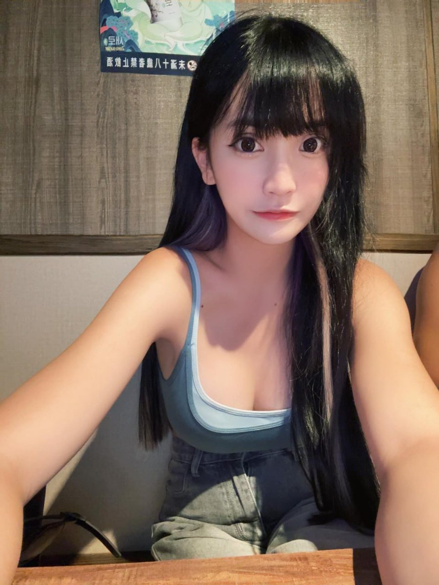 tw9926's tweet photo. 我是單親媽媽
最近來了好多個單親爸爸找我按摩
彼此分享自己的感情故事

突然覺得～天啊
原來有那麼多人棄小孩不顧！
先不管對方有沒有負責金錢方面的開銷
自己的血肉至親
連一點關心慰問都沒有
到底為什麼要生？真的很瞎🙄

獨自撫養小孩的單親爸媽們辛苦了
我們都是最棒的
#單親媽媽 https://t.co/EuWetN7UXf