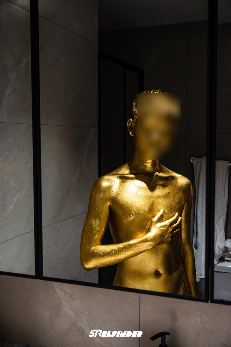 SRelfinder's tweet photo. 偶尔也要变身Golden Man

With @TonkeyR 
#bodypaint https://t.co/w30ODbtTBf