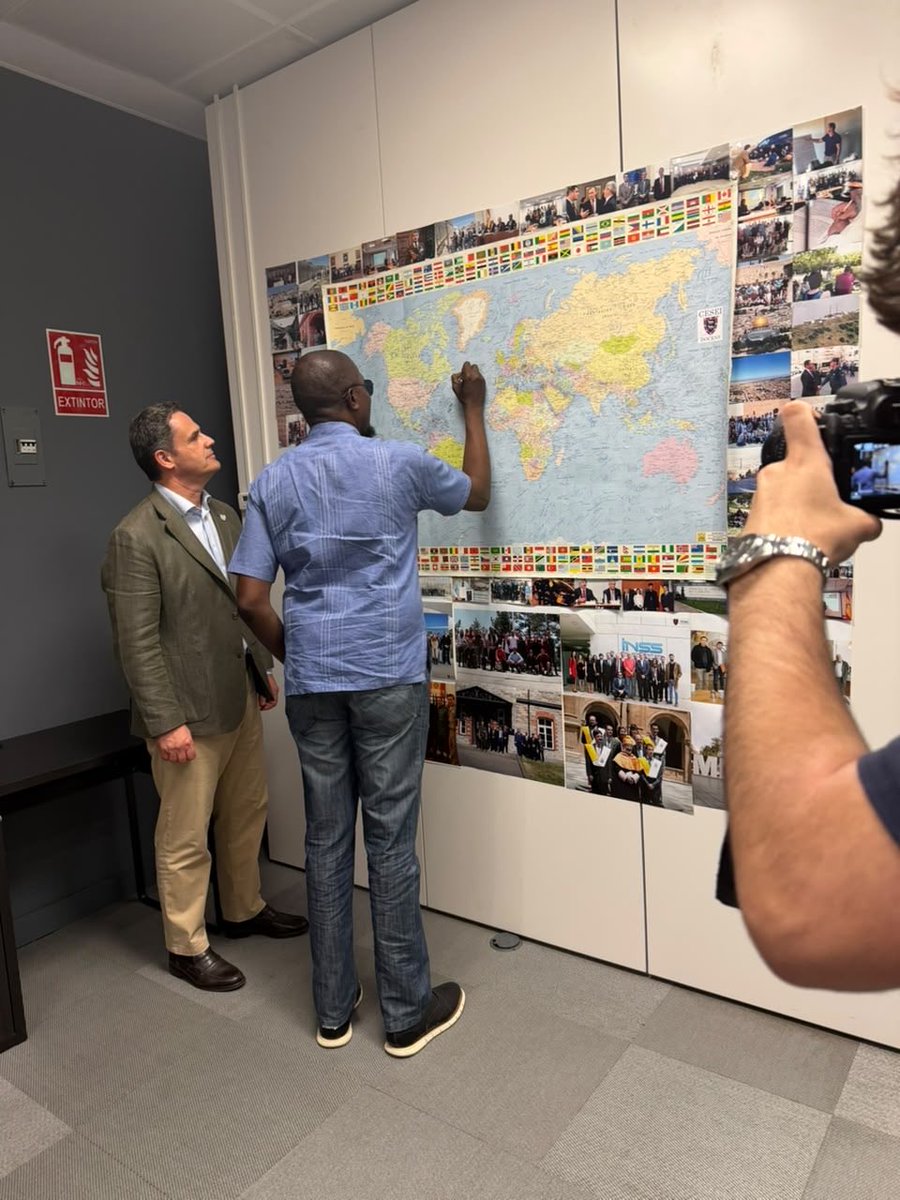 MathiasPierre00's tweet photo. Espagne : une tournée mémorable avec une équipe de jeunes dynamiques et engagés @diplobrahim @BellaFortunat29, @Angelo_ADRIEN_ .

Après une journée intense de formation, nous nous sommes retrouvés dans un petit bistrot pour partager un moment de détente et de convivialité. Et, aussi surprenant que cela puisse paraître, en plein cœur de l’Espagne, à San Lorenzo de El Escorial, ils ont choisi de commander… des hamburgers !

Un souvenir simple, mais précieux, qui témoigne de la complicité et de l’esprit d’équipe qui s’est renforcé au cours de ce voyage.