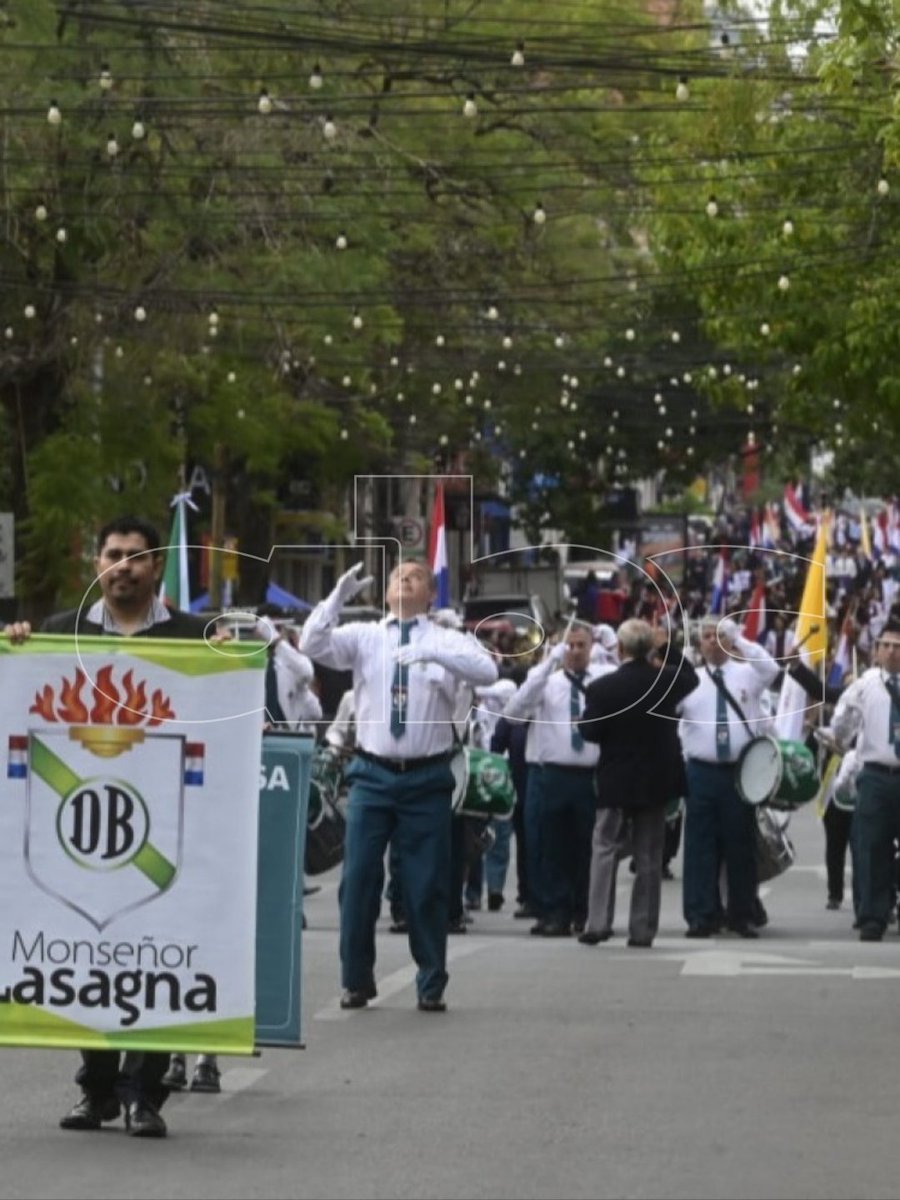 ABCDigital's tweet photo. 📌 Desfile de alumnos sobre la calle Estrella por el aniversario 489 de la Fundación de Asunción.

#AniversarioAsunción

📲https://t.co/U3byn136Uc https://t.co/QBOjFauZ1U