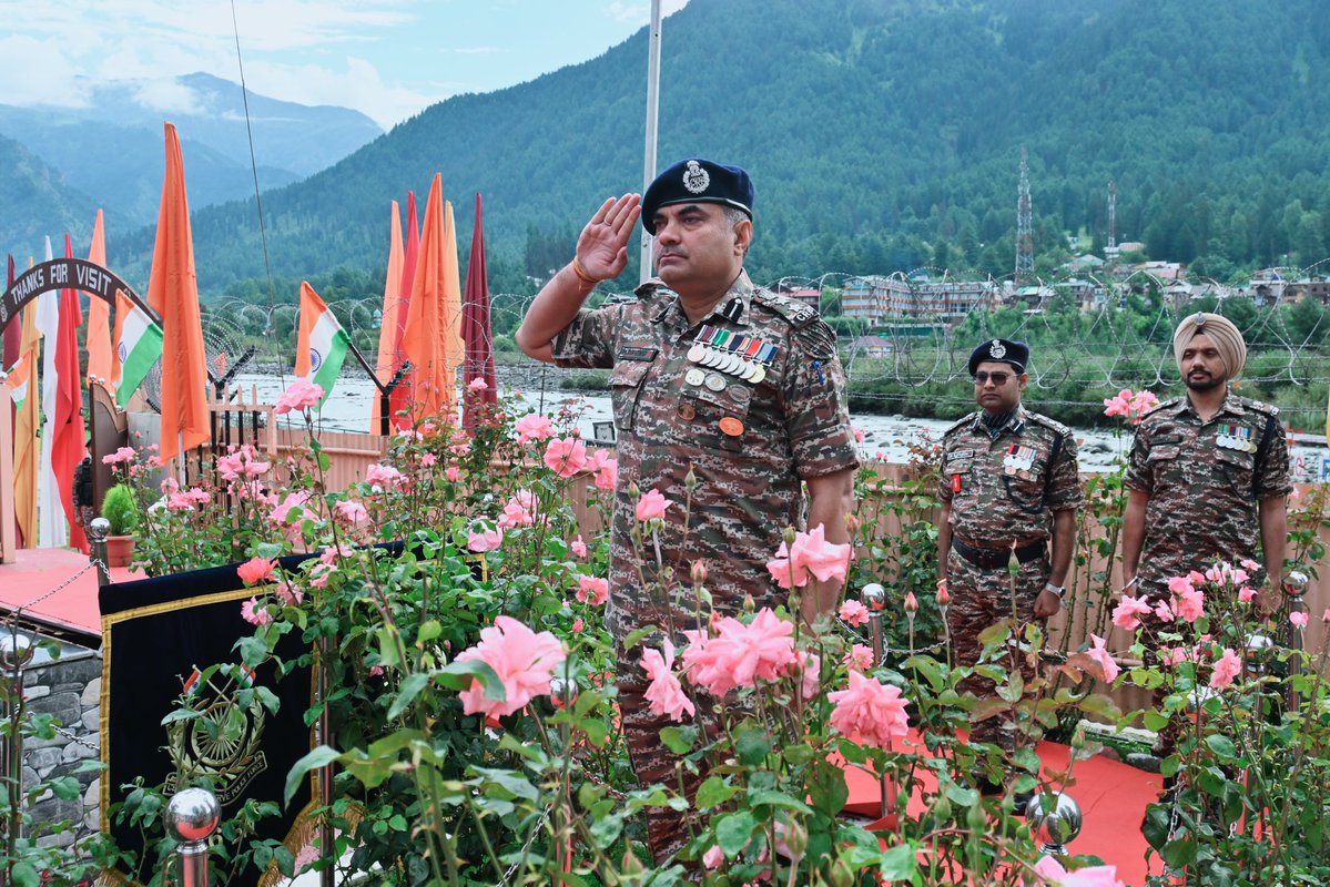 116bn's tweet photo. Celebrating the spirit of freedom,unity’and pride.
Happy Independence Day 
#harghartiranga #80thIndependence 
@KOSCRPF @crpfindia https://t.co/OKEdpSGrC9