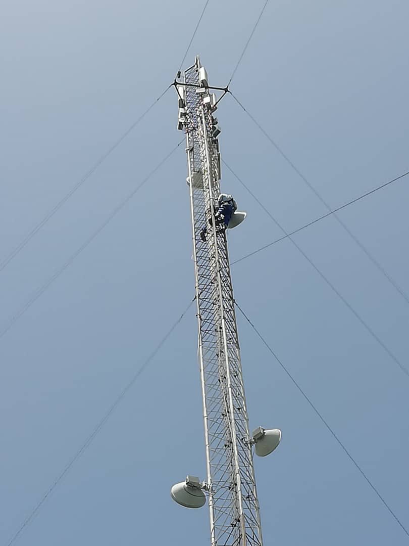 arleenamalia's tweet photo. CT Mella y Operaciones restablecen radio enlace en la zona de Regina👏👏👏👏
#EtecsaConCuba #SantiagodeCuba https://t.co/CqwuqrsjA4