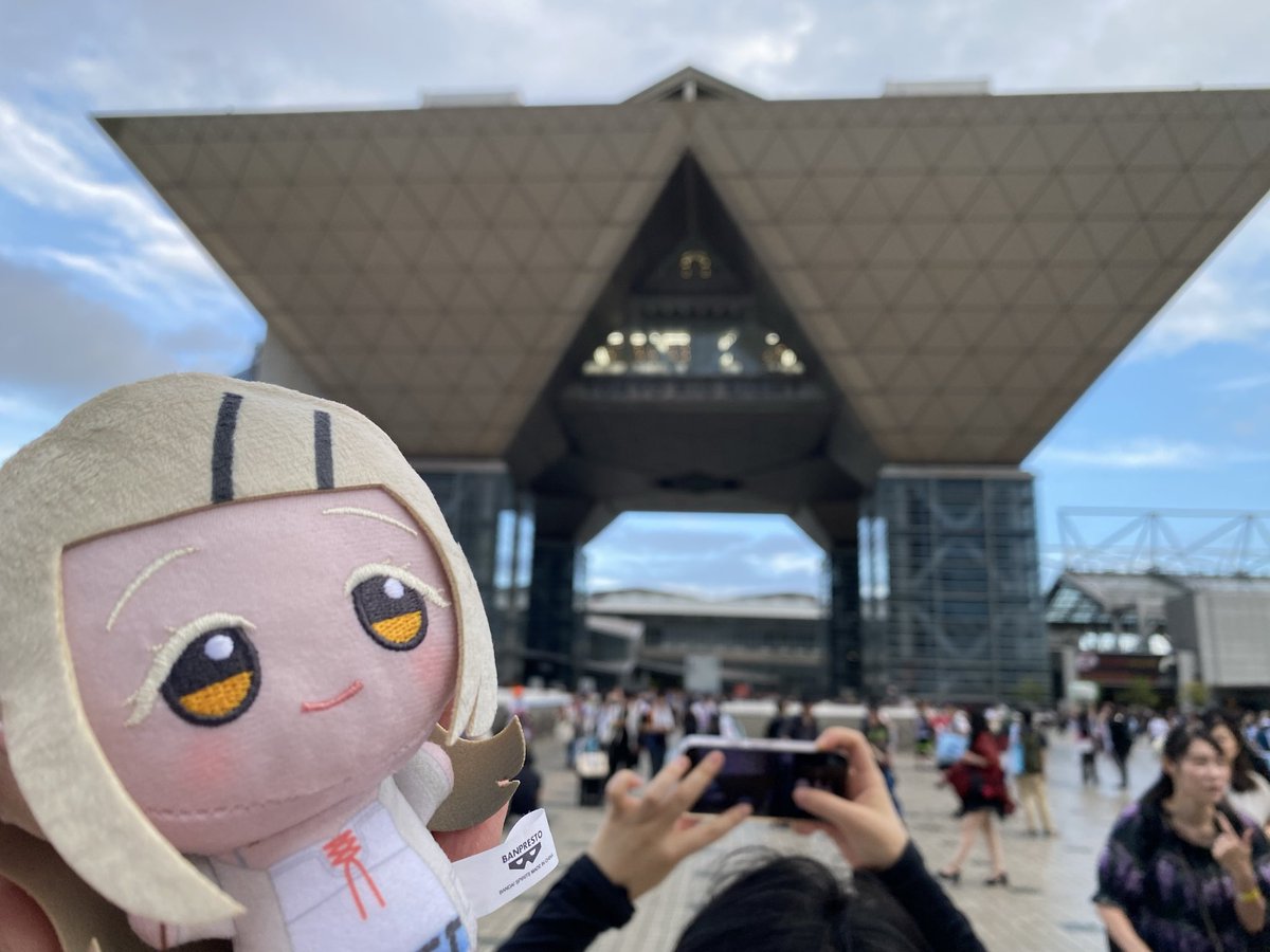 __V0_0V___'s tweet photo. コミケに行ってきました〜✨

多めにお金下ろしてきたのに。買ったの2枚目左のタオルだけ！ https://t.co/1JSqsbY09Z