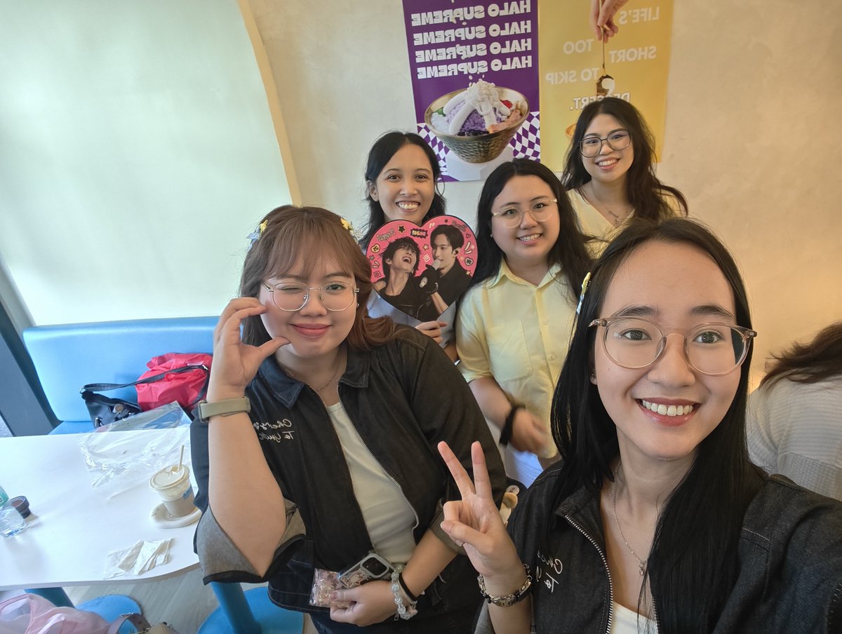 kwonddalgii's tweet photo. pal is do talaga 🤣 thank u po!!! 💛💙

#OfSunflowersAndDaisies 🌻 https://t.co/GiE04OcWic