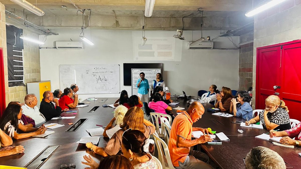 FIMLM's tweet photo. #BienestarParaLaPersonaMayor |👵👴🏾En Puerto Colombia, Atlántico, seguimos creando espacios para el bienestar y desarrollo integral de las personas mayores.

💙Conoce más en nuestra nota web.
 ¡Léela aquí! 👇🏻
https://t.co/6D985KQWHY 

#FIMLM #Atlántico #PuertoColombia https://t.co/tiX5oTshkK