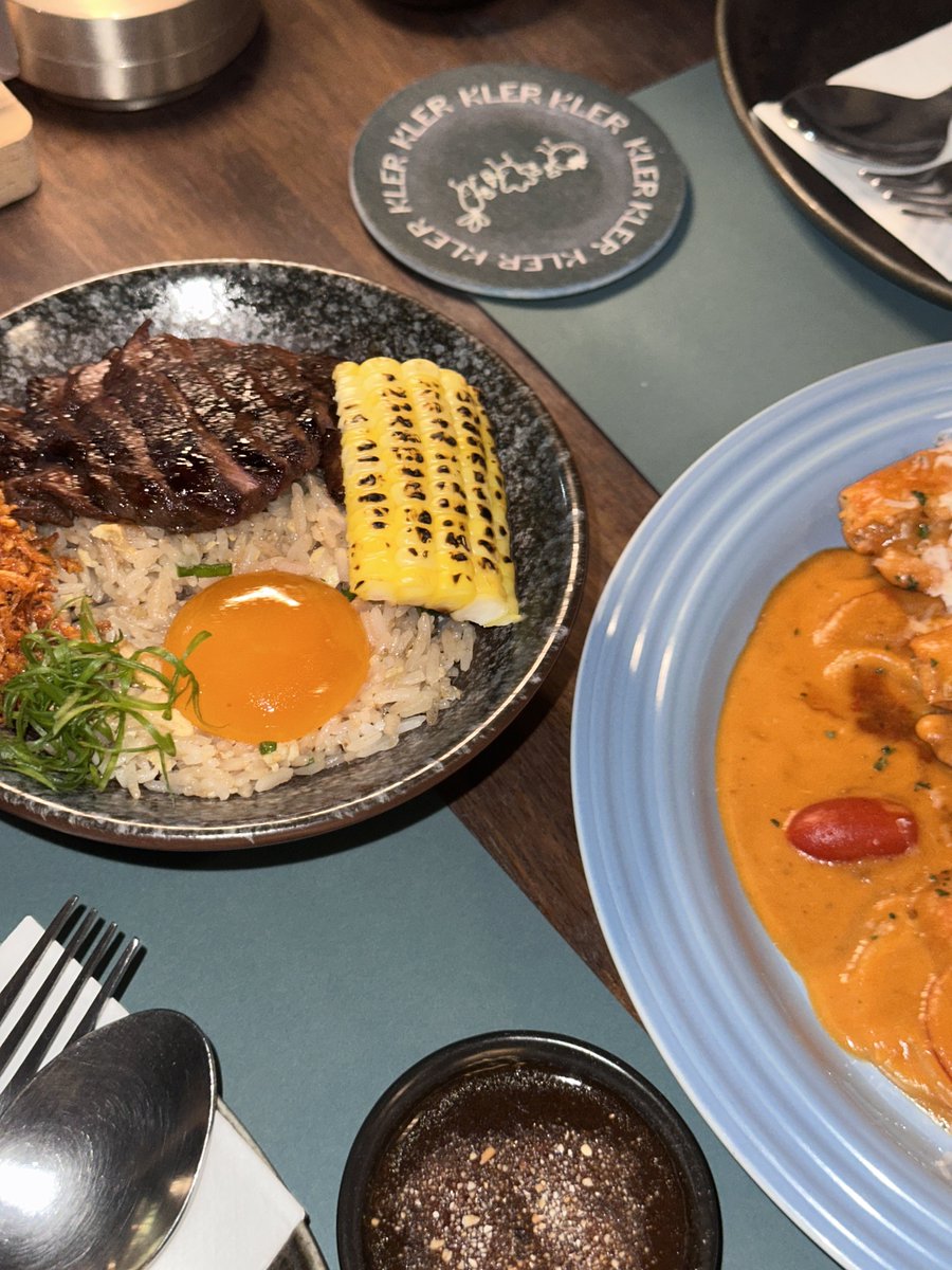 ispraews's tweet photo. เพิ่งออกจากร้านเลย อยากรีวิวให้มากๆ ร้าน “kler” ร้านดินเนอร์ราคาดีมากๆๆๆ เชฟทำอาหารอร่อยสุดๆㅠㅠ ไม่ต้องสั่งไวน์ก็มีให้เพ้นท์แก้วได้~ อาหารอร่อยทุกอย่าง เนื้อดีมากๆ เราพาน้องมาฉลองวันเกิดเค้ามีขนมให้ด้วย บริการประทับใจ 10/10 🥂(สถานีปุณวิถีทางออก 6) https://t.co/c7Okol8QND