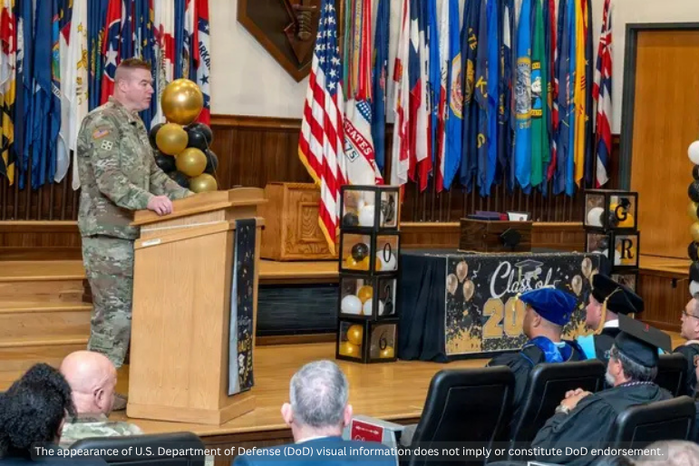AmericanMilU's tweet photo. 🎓 Congrats to the 100+ graduates recognized at Ft. Leonard Wood's 41st Combined College &amp; University Graduation Ceremony! Maj. Gen. Christopher Beck thanked the families and friends whose support helped make this achievement possible. 👏
Special salute to our AMU graduates!🎓 https://t.co/ZdAIDhodVq