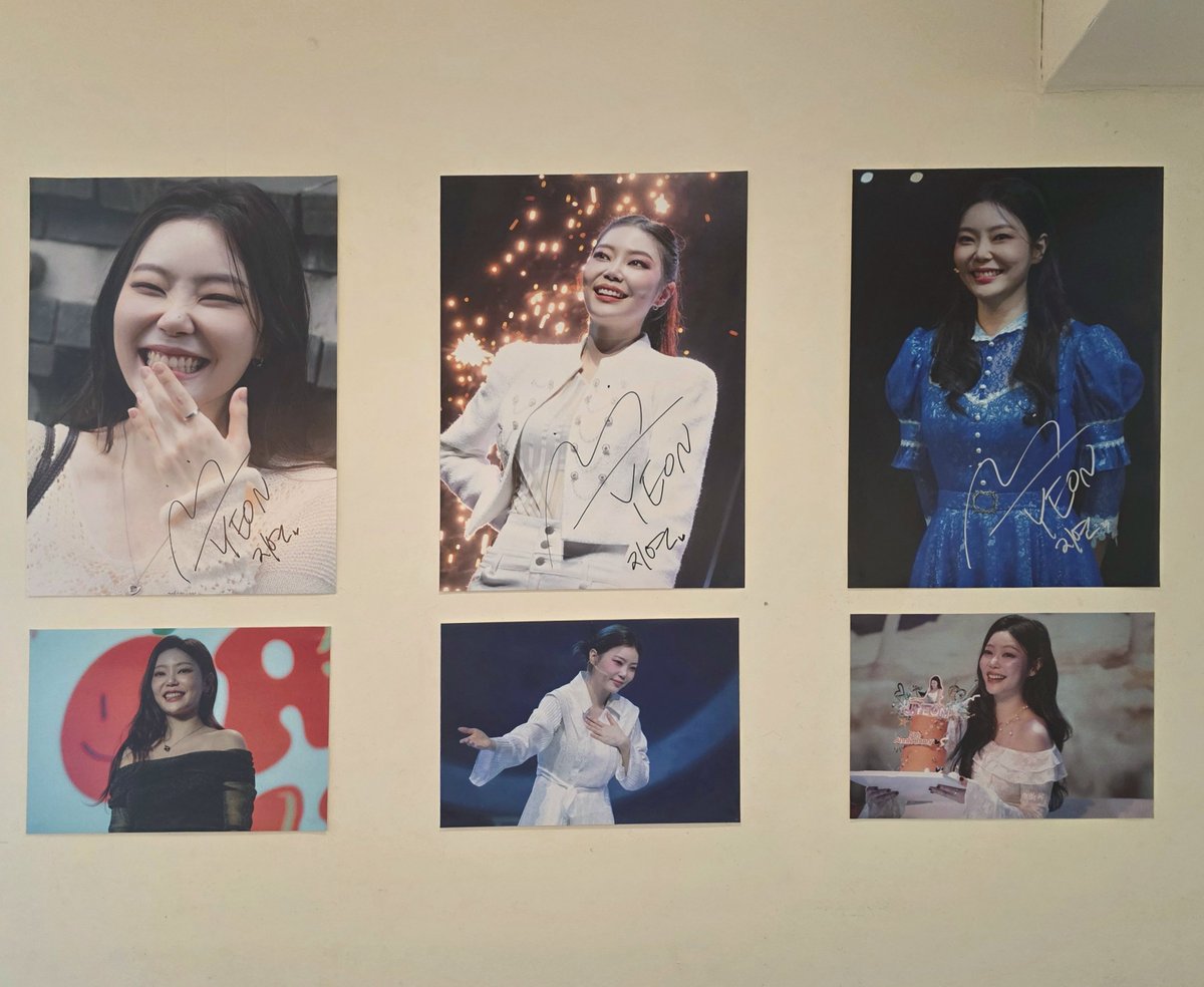 dielxosl's tweet photo. 카페도 이쁘게 고양이가 한가득 꾸며져있고 
특전/선착특전까지 귀엽고 이쁘다🥹
대학로에 온통 고양이가!

#지연이_생일이_왔또 
#공주_생일_만세 
#HAAPY_CAT_ITs_ME https://t.co/UnSTzCGrog
