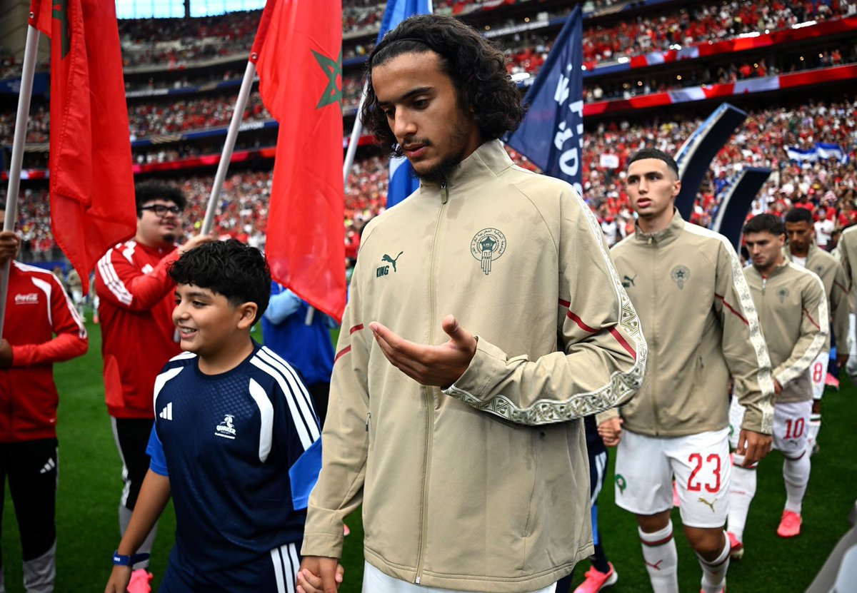 FabrizioRomano's tweet photo. 🚨🇲🇦 Ayyoub Bouaddi, on the bench today for Lille while negotiations with Manchester City remain at the final stages.

Bouaddi, expected to join #MCFC now and not in summer 2027 if all goes to plan. 🔵⚪️ https://t.co/ROPBSt427l