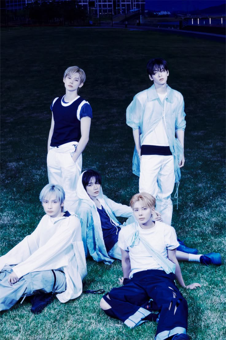 TXTChartData's tweet photo. .@TXT_members "Setsuna Hanabi" MV teaser will drop next hour 

Drop tags MOAs!!!

TXT SETSUNA HANABI TEASER 
#セツナハナビ #Setsuna_Hanabi
#TOMORROW_X_TOGETHER https://t.co/BaR7GR3Ku9