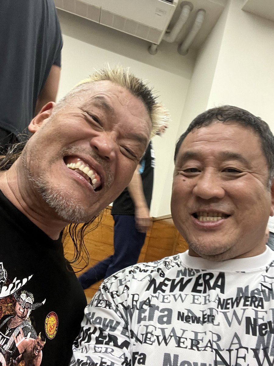 nagatalock_yuji's tweet photo. 天山広吉さんが本日引退されました。

1992年9月14日、天山さんの胸を借りて永田裕志はプロレスデビューしました。

2002年年頭の大量離脱の時、T2000の天山さんと偶々道場で久しぶりに遭遇した時に天山さんと一緒に新日本プロレスを支えていこうと硬く握手をしました。

天山さんがいてくれたから新日本プロレスの暗黒時代を踏ん張って来れたんだと思います。

満身創痍な状態で信じられないくらい凄い戦いぶりを魅せてくれた天山さんからとてつもない感動を頂きました。

天山さん、長い間お疲れさまでした。

あなたがいてくれたから、永田裕志はプロレスデビュー出来ました。

これからもずっとプロレス界に携わって下さい。

今まで本当にありがとうございました😭。

＃nagatalock
＃njpw
＃天山広吉
＃第三世代
＃永田裕志