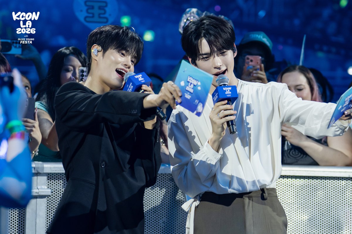 KCON_official's tweet photo. [#KCONLA2026] 📷RECAP: M COUNTDOWN STAGE 

💙 DAY 1
A look back at an unforgettable moment with #WannaOne LEE DAE HWI
&amp; #ZEROBASEONE SUNG HAN BIN

@WannaOne_twt @ZB1_official

-
KCON LA 2026
AUG 14-16
https://t.co/OjhnrK2kXl Arena, LA Convention Center

Let’s #KCON https://t.co/1lItLI0Tio