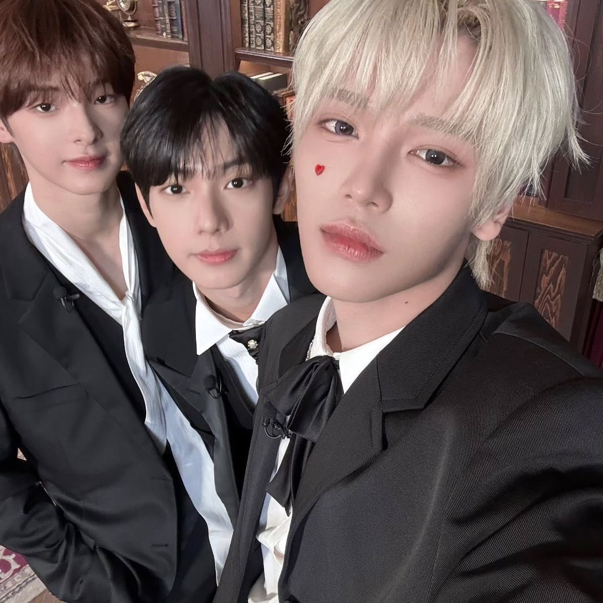 7eixnv's tweet photo. 누가 이 네명을 떼어놓았을까 https://t.co/uv2n5VWFUl