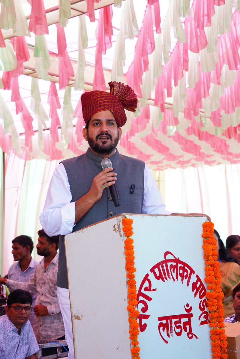 MukeshBhakar_'s tweet photo. #लाड़नूँ
स्वतंत्रता दिवस के पावन अवसर पर लाड़नूँ स्टेडियम में आयोजित ध्वजारोहण समारोह में सम्मिलित हुआ।

इस अवसर पर उपस्थित सभी नागरिकों, जनप्रतिनिधियों, अधिकारियों एवं युवाओं को स्वतंत्रता दिवस की हार्दिक शुभकामनाएँ।

जय हिंद! 🇮🇳
 #IndependenceDay https://t.co/8jYZjSPxzN