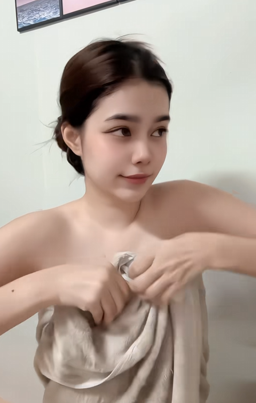KhalidA23679954's tweet photo. แต่งหน้าาปรุงจืด #ครูโสด_โปรดจีบ https://t.co/Qrnr55sG31